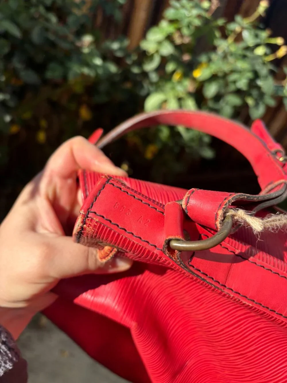 Authentic Louis Vuitton Red Neo Shoulder EPI RED - Picture 8 of 16